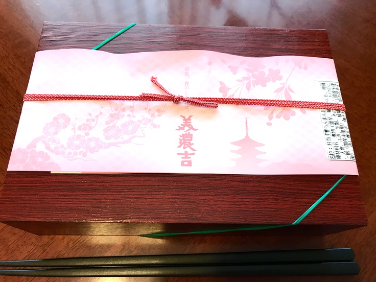 ランチは美濃吉の「花見弁当」??_c0212604_1337250.jpg