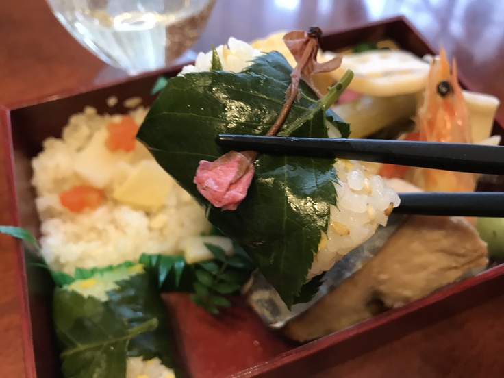 ランチは美濃吉の「花見弁当」??_c0212604_13413639.jpg
