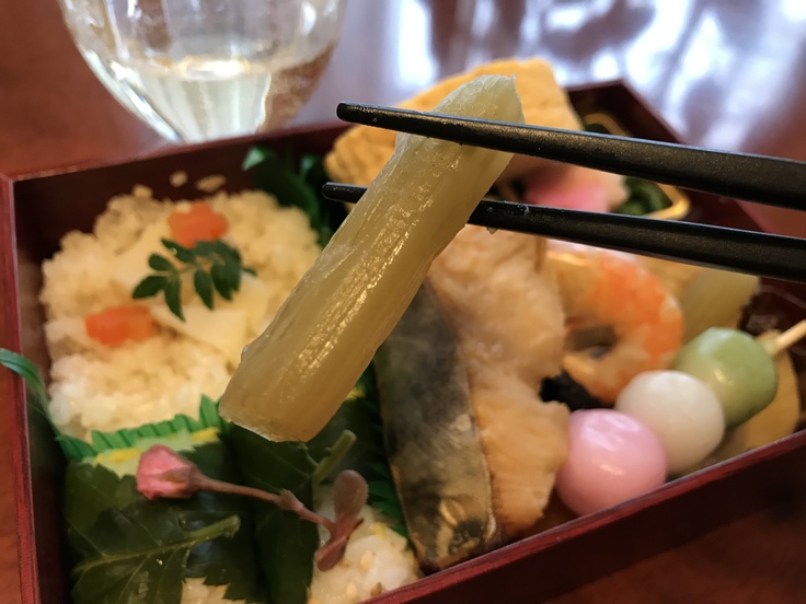 ランチは美濃吉の「花見弁当」??_c0212604_13423797.jpg