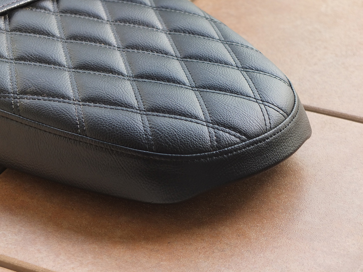 スピードツイン用のQUILTEDなベンチシート : La nuova vespa? スピードツイン用のQUILTEDなベンチシート : La nuova vespa?
