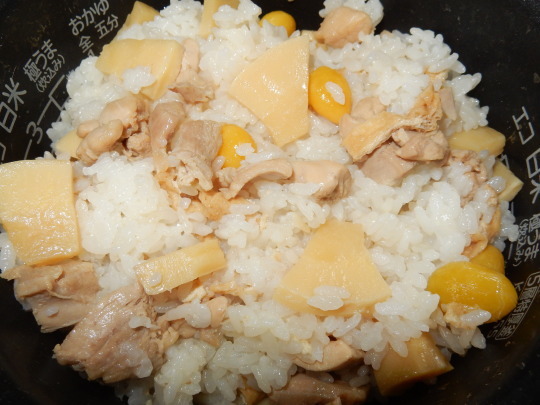 ’20,3,23(月)「たけのこご飯」とあっ、人が一人歩いている!_f0060461_09575991.jpg