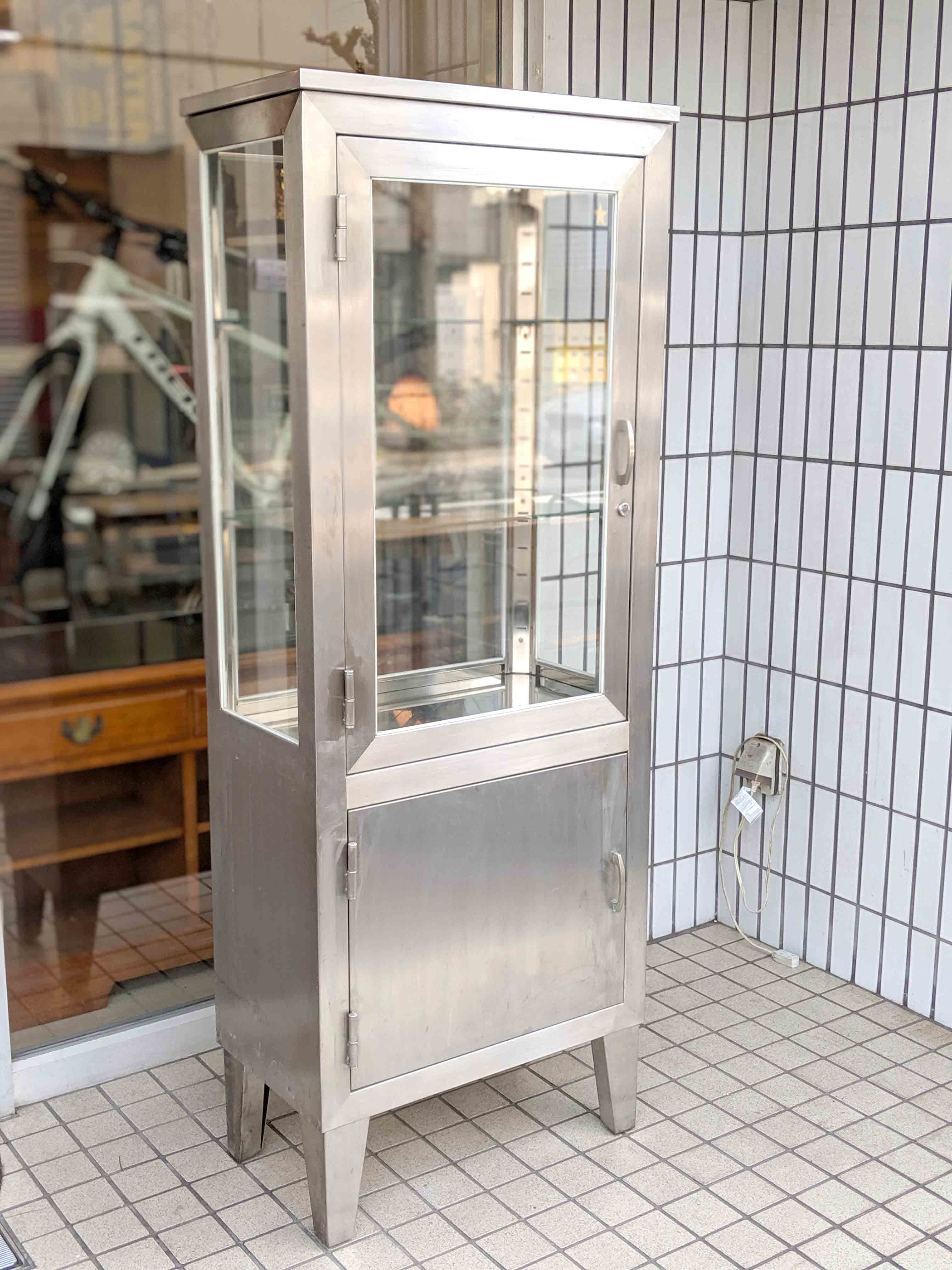 医療棚/ケビント ステンレス製ガラスキャビネットが入荷しました 医療棚/ケビント ステンレス製ガラスキャビネットが入荷しました