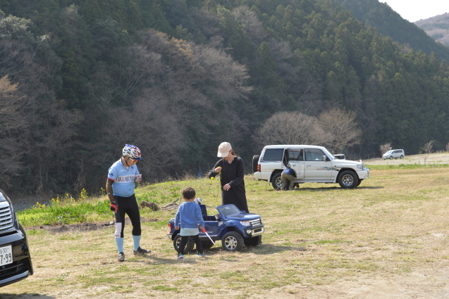 埼玉へ遠足②　有機農業の村～川辺でお弁当_e0335926_23395762.jpg