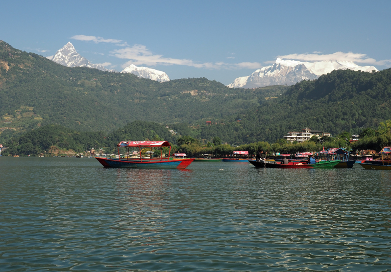 ネパール・ポカラ記事公開 と ペワ湖の紹介 : 模糊の旅人