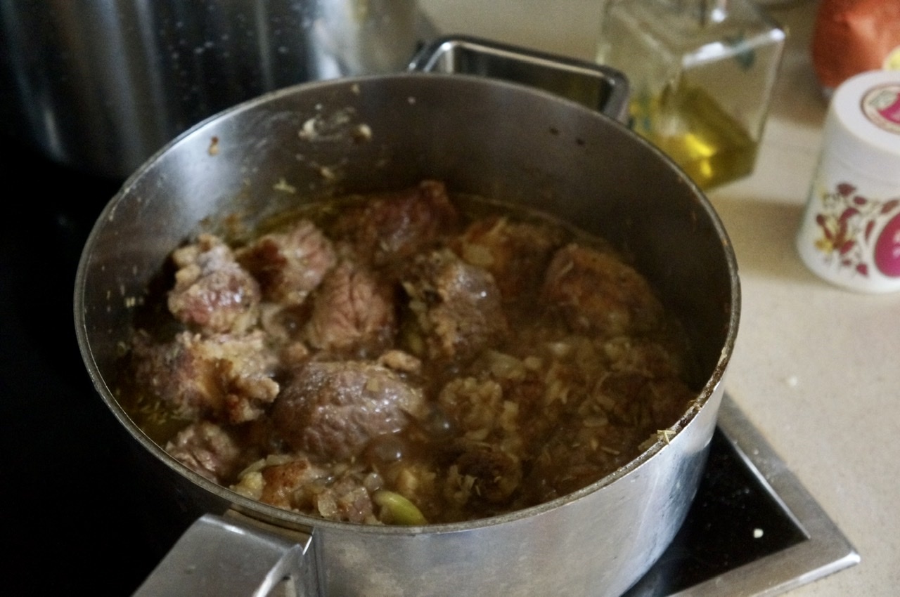 2.6kgの骨付き牛肉で。_c0180686_03530686.jpeg