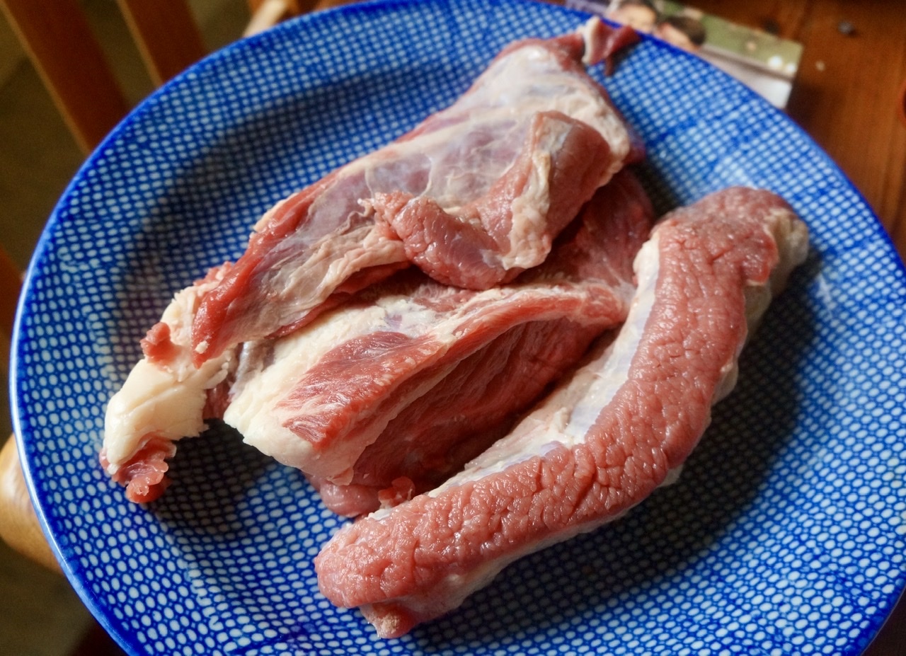 2.6kgの骨付き牛肉で。_c0180686_05363237.jpeg