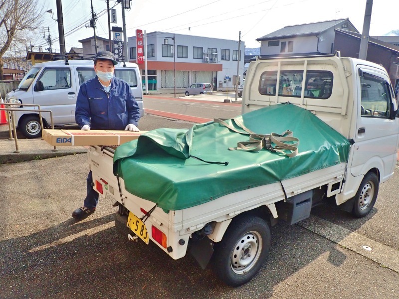 床張り材料を運び込みました_c0336902_20142414.jpg