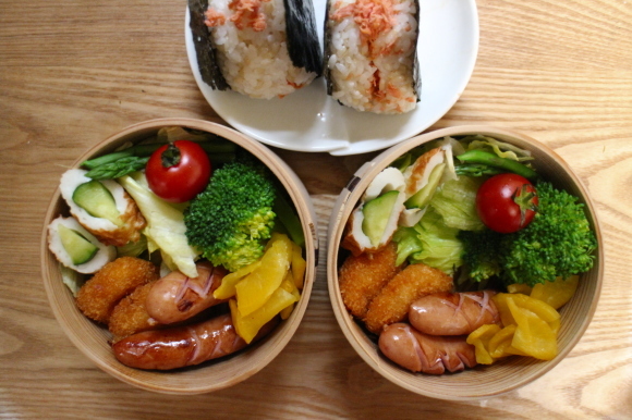 鮭おにぎり弁当とピーピースルーvsシャボン玉酸素系漂白剤 オヤコベントウ 鮭おにぎり弁当とピーピースルーvsシャボン玉酸素系漂白剤 オヤコベントウ