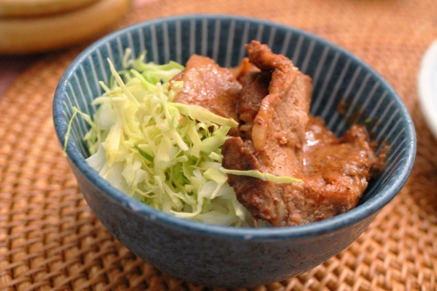 キャベツを食べる「豚の生姜焼き」_d0377645_23072065.jpg