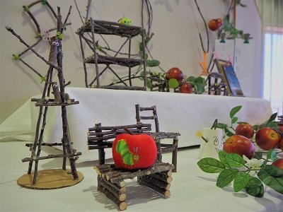りんごの枝木の木工展*弘前市りんご公園_d0131668_1455636.jpg