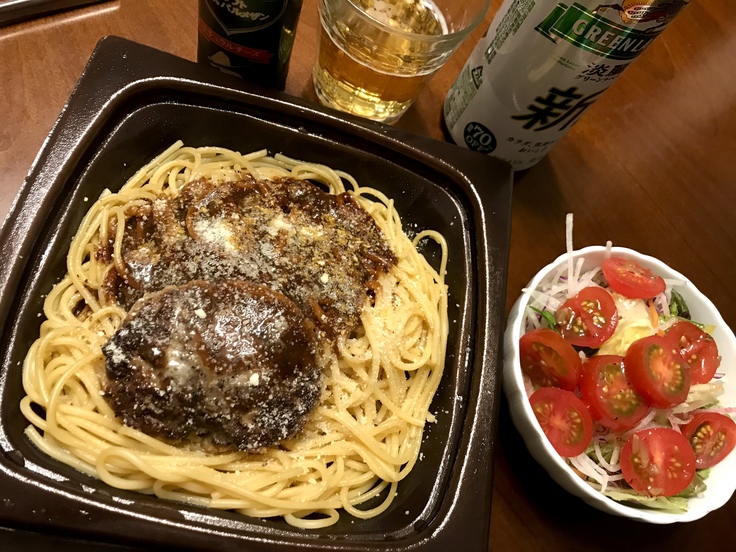 くずして食べるハンバーグミートパスタ@LAWSON_c0212604_1812236.jpg