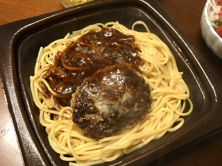 くずして食べるハンバーグミートパスタ@LAWSON_c0212604_1815578.jpg