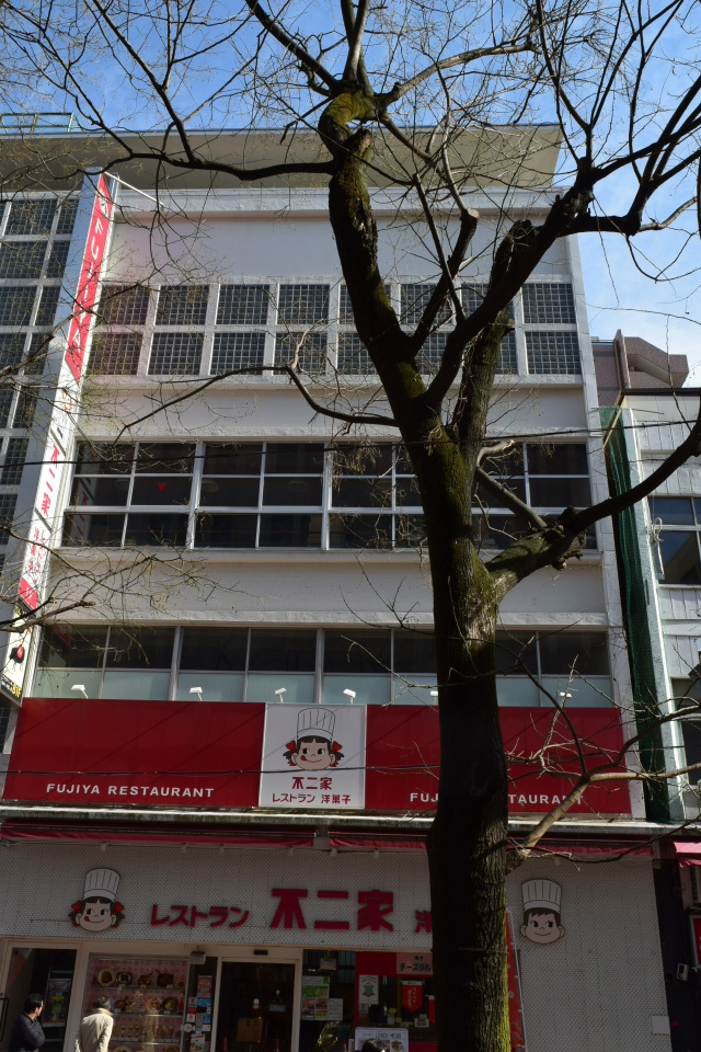 横浜市中区伊勢佐木町の不二家横浜センター店(昭和モダン建築再訪)_f0142606_08385531.jpg