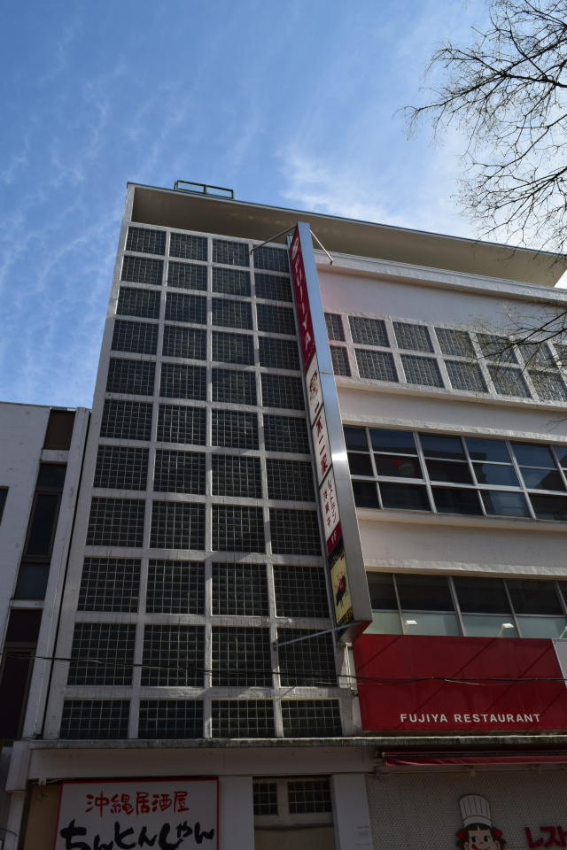 横浜市中区伊勢佐木町の不二家横浜センター店(昭和モダン建築再訪)_f0142606_08494029.jpg
