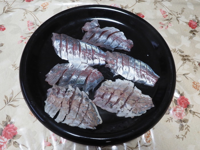 夫の釣果とその後(お刺身)_c0116915_23475524.jpg