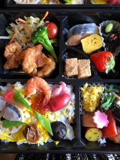 お家でお花見弁当_c0216579_12304283.jpeg