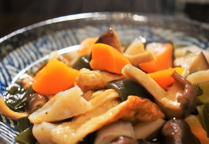 ■晩ご飯【昆布/竹輪/椎茸/コンニャクの煮物】これうまつゆで簡単!美味しい!_b0033423_19422714.jpg