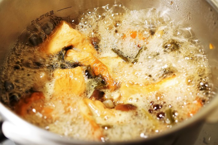 ■晩ご飯【昆布/竹輪/椎茸/コンニャクの煮物】これうまつゆで簡単!美味しい!_b0033423_19592713.jpg