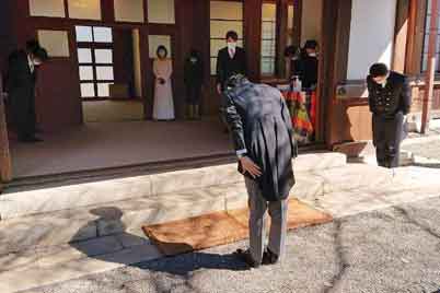 『宮中に参内し、儀に参列いたしました』／ 首相官邸　画像_b0003330_1181530.jpg