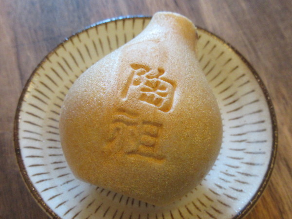 【陶都菓匠 虎渓】とっくり陶祖最中_c0152767_17560949.jpg