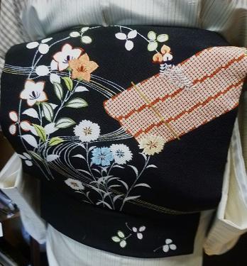 野田淳子さん・久米島紬に色と刺繍を足された帯。_f0181251_18203633.jpg
