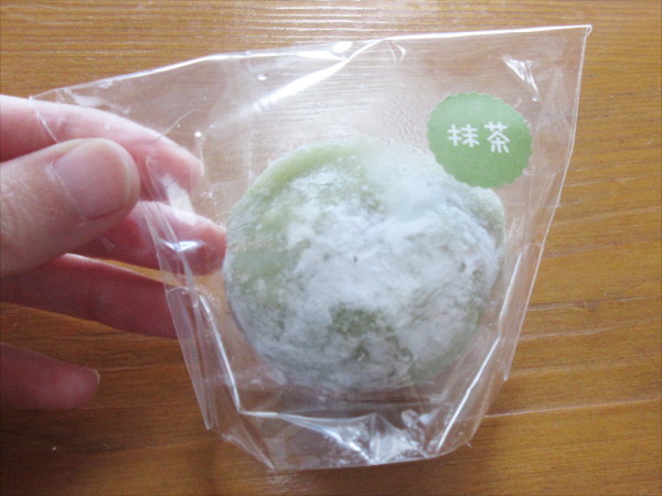 【陶都菓匠 虎渓】生くりーむ大福(抹茶)_c0152767_15313389.jpg