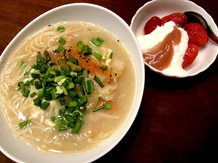 タマゴ落とした味噌汁+糖質0g麺_c0212604_194435100.jpg