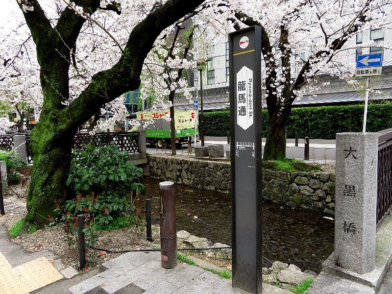 新聞をゆっくり読む時間ができた。_b0141773_00241896.jpg