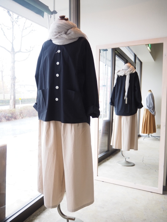 HUIS.／シャツジャケットとスカートパンツと。_b0173176_12350075.jpg