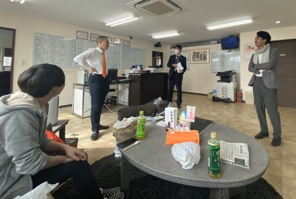 4月2日(木)本店ブログ★ トラックもあります!!! ランクル ハマー エスカレード TOMMY_b0127002_18313927.jpg