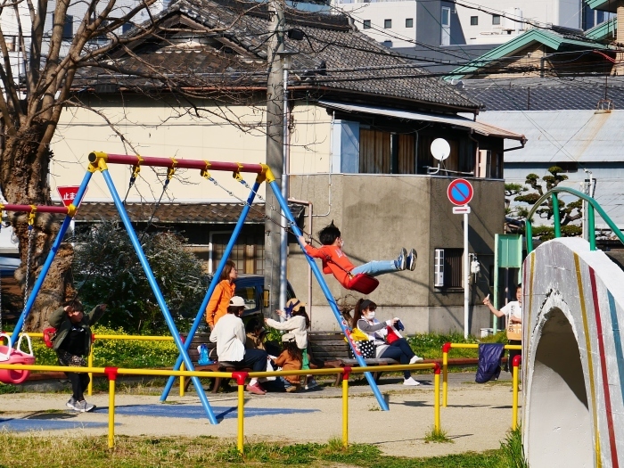 　　飛行機の遊具ある街の公園　　２０２０-０４-０５　００：００ 　　_b0093754_23294920.jpg