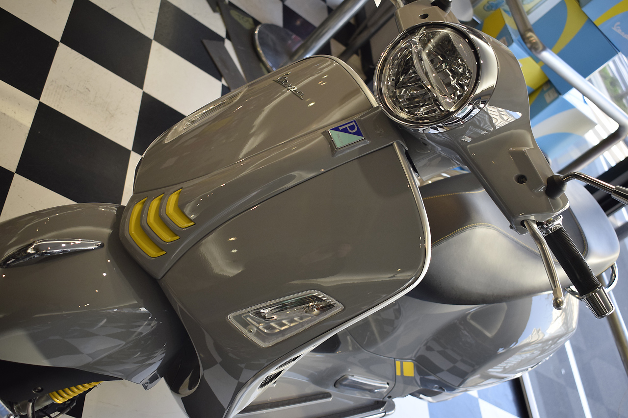 ベスパ GTS Super Tech 300 入荷してます!_d0099181_19413508.jpg