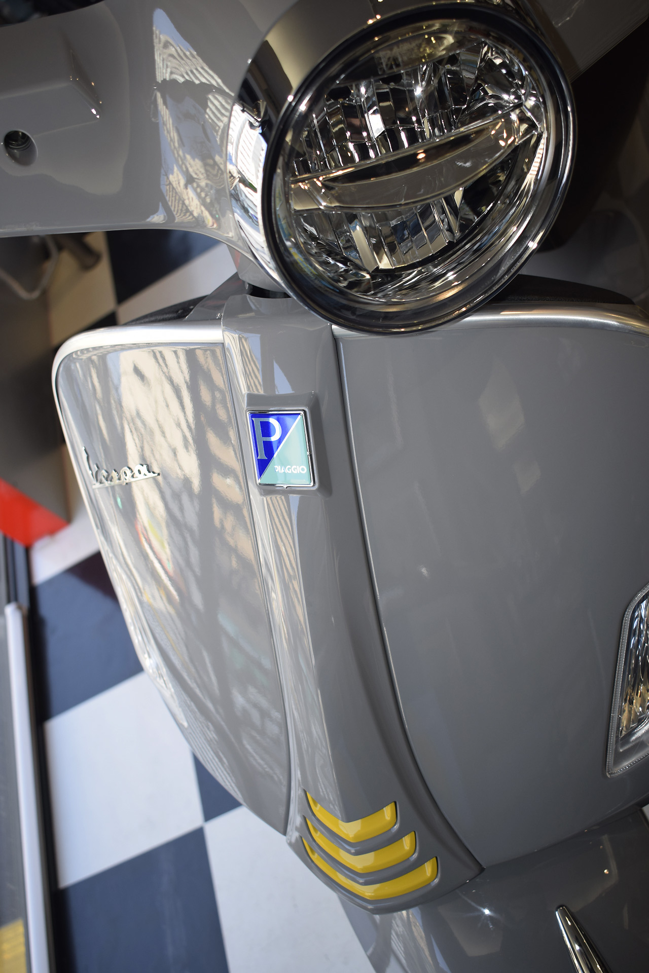 ベスパ GTS Super Tech 300 入荷してます!_d0099181_19413686.jpg