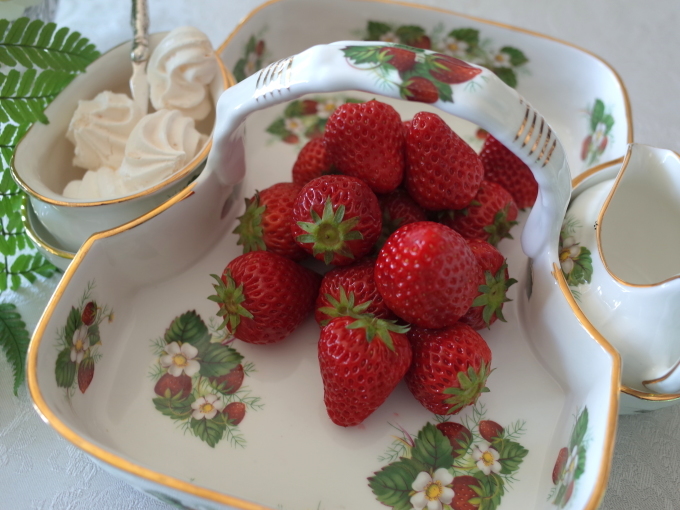 ストロベリーバスケット ～”レッド”な贈り物～ : ミンミンゼミ