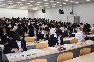 財務省の集団感染発生装置を批判しないの？_d0044584_15211215.jpg