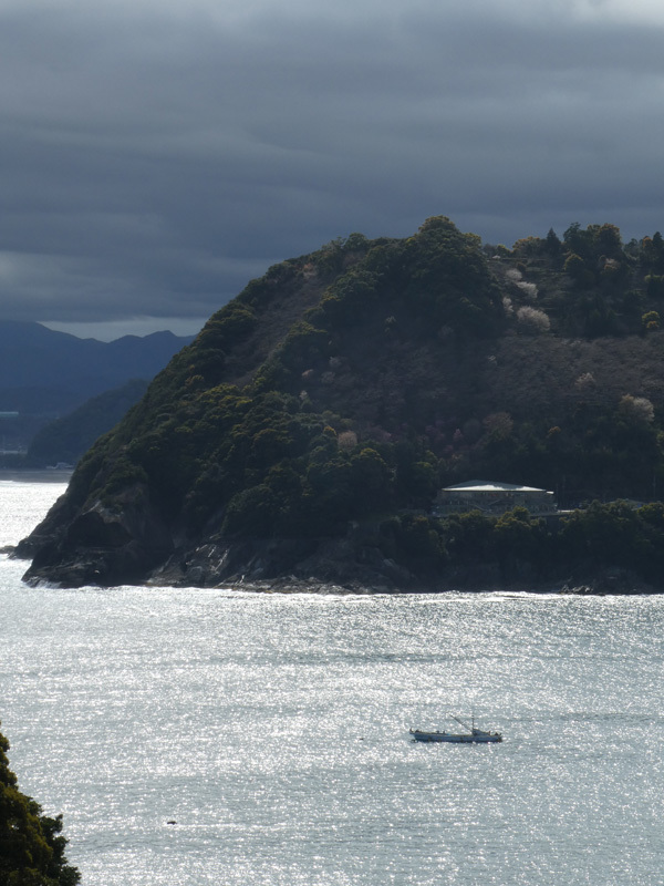 尾鷲〜熊野市間のリアス式海岸を行く_d0383596_23120454.jpg