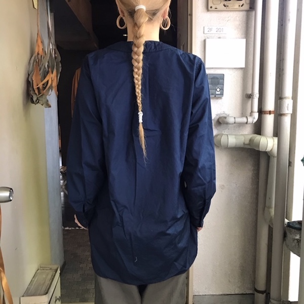 ネイビーカラーのシャツ_d0364239_16361093.jpg