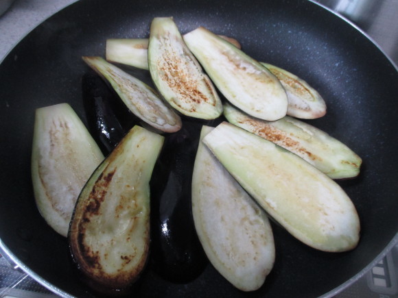 換気&換気扇掃除&茄子のミートソースグラタン_a0279743_16273351.jpg