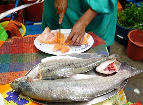 コパカバーナの市場食堂でもトルーチャを食べてみた_c0030645_13301906.jpg