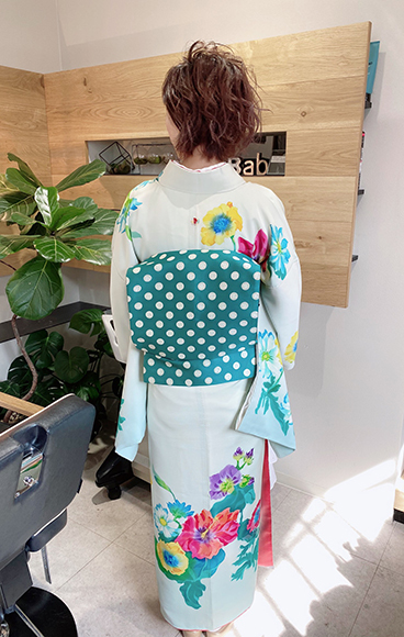 洋花柄の着物で着こなしキュート☆入学式のお母様_b0098077_17074507.jpg
