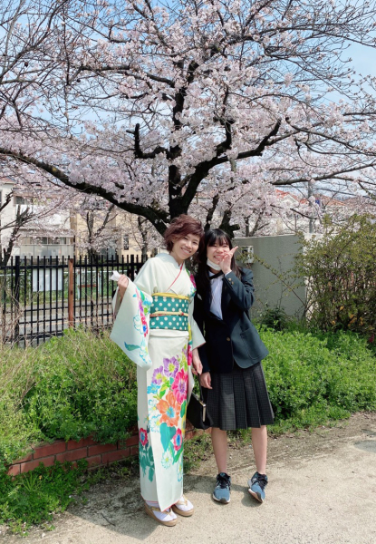 洋花柄の着物で着こなしキュート☆入学式のお母様_b0098077_17075079.jpg