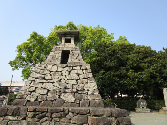 名神大社・箱崎八幡宮のクスと桜と_a0237545_16380361.jpg