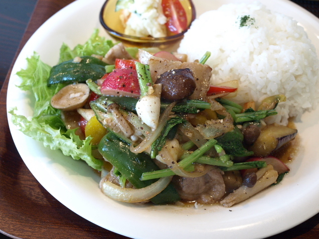 フード&カフェ チコット その6 (色々野菜と豚バラ肉のゆずこしょう炒めプレート)_d0153062_20571763.jpg