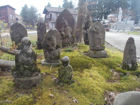 苔むす石仏-小千谷墓参_a0203003_16535251.jpg