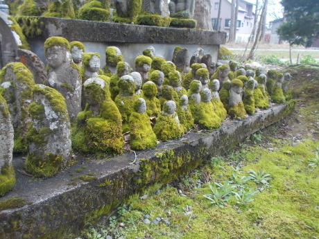 苔むす石仏-小千谷墓参_a0203003_16540963.jpg