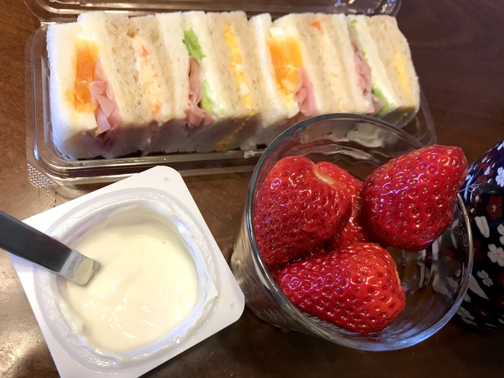 4/9 在宅勤務*ランチは小さなサンド_c0212604_11435295.jpg