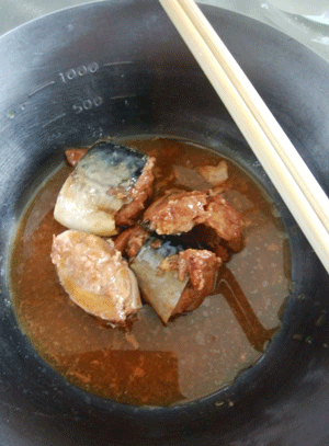 ちらし寿司に「さば煮付缶」~♪_e0001558_17371137.gif