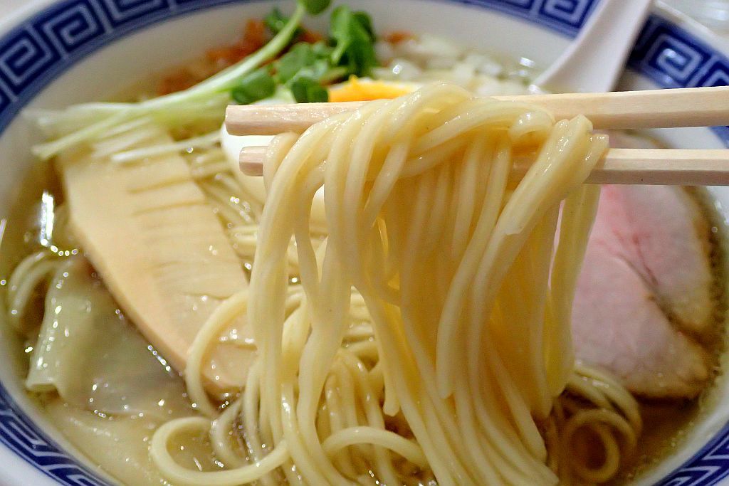 磐田「支那そば こてつ」で限定塩ラーメン_e0220163_16192546.jpg