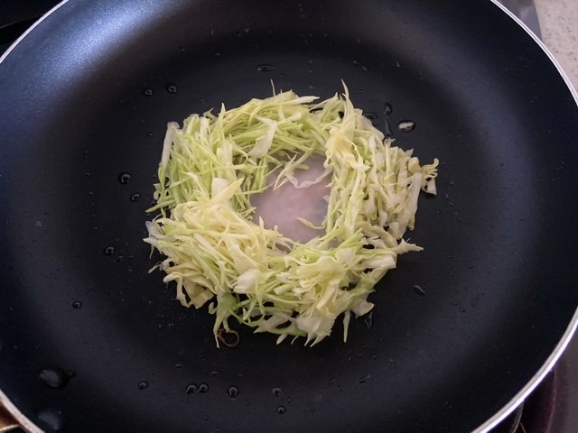 【レシピ】巣ごもり目玉焼きと苺のロールケーキ_d0327373_10090355.jpeg