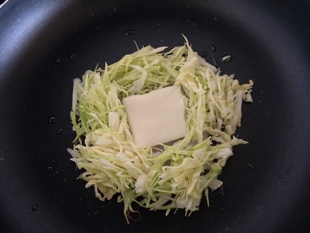【レシピ】巣ごもり目玉焼きと苺のロールケーキ_d0327373_10091496.jpeg